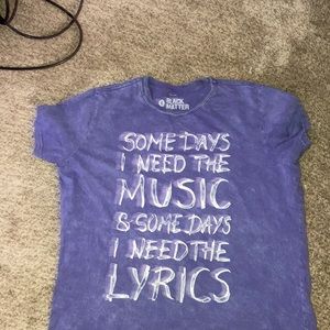 Large black matter short sleeve t-shirt